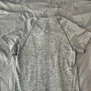 Lululemon Grey Swiftly Tech Shirt 💕 || (NWOT)